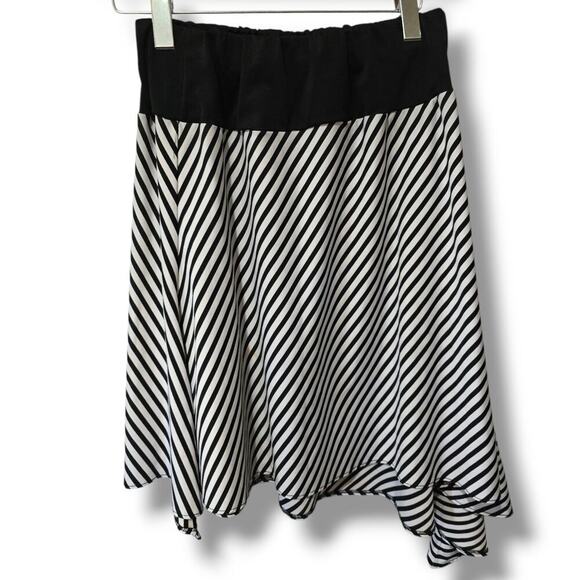 Larry Levine women's black and white pullover asymmetrical skirt - size 8 - Picture 1 of 7